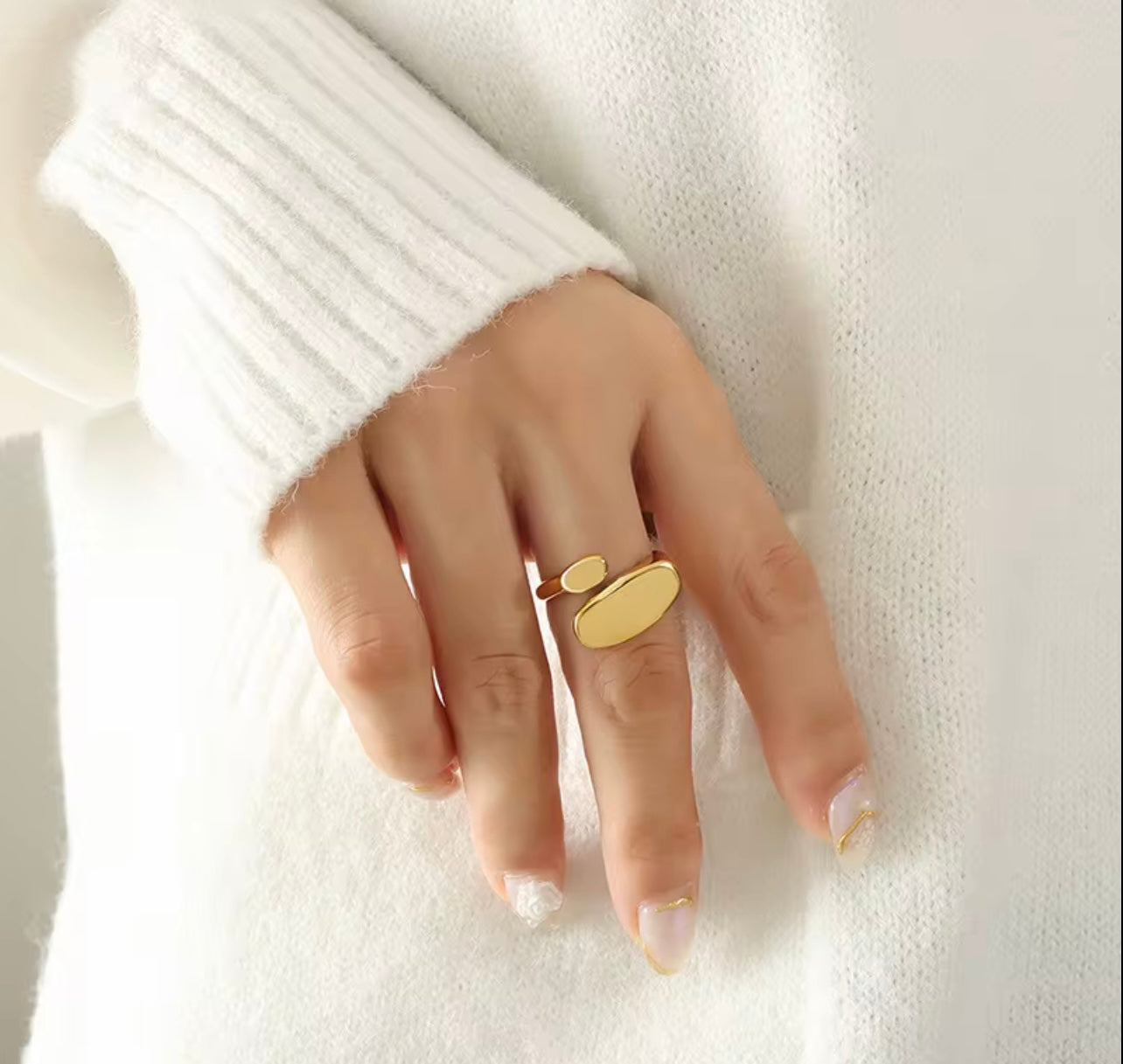 Velora ring