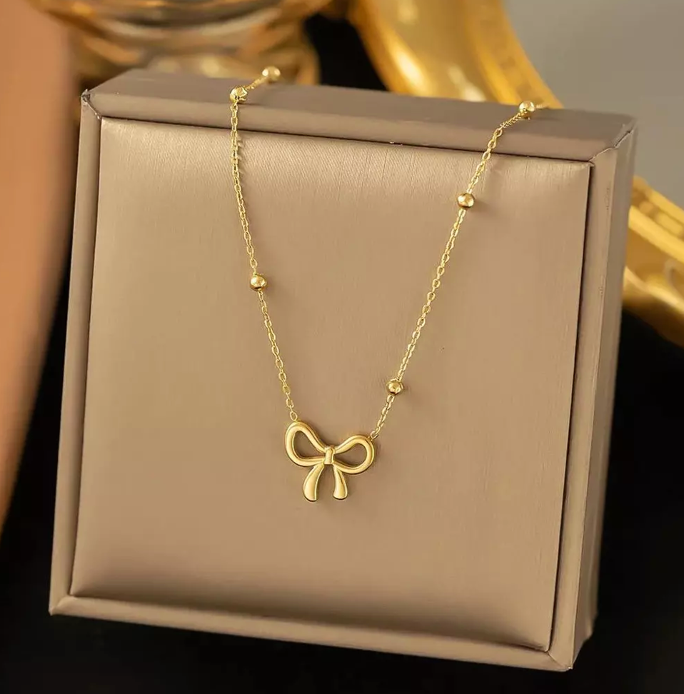 Bow necklace